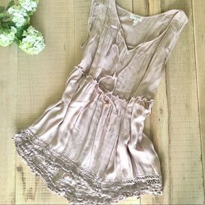 ‼️LAST CHANCE‼️ BOUTIQUE Taupe Crochet Top